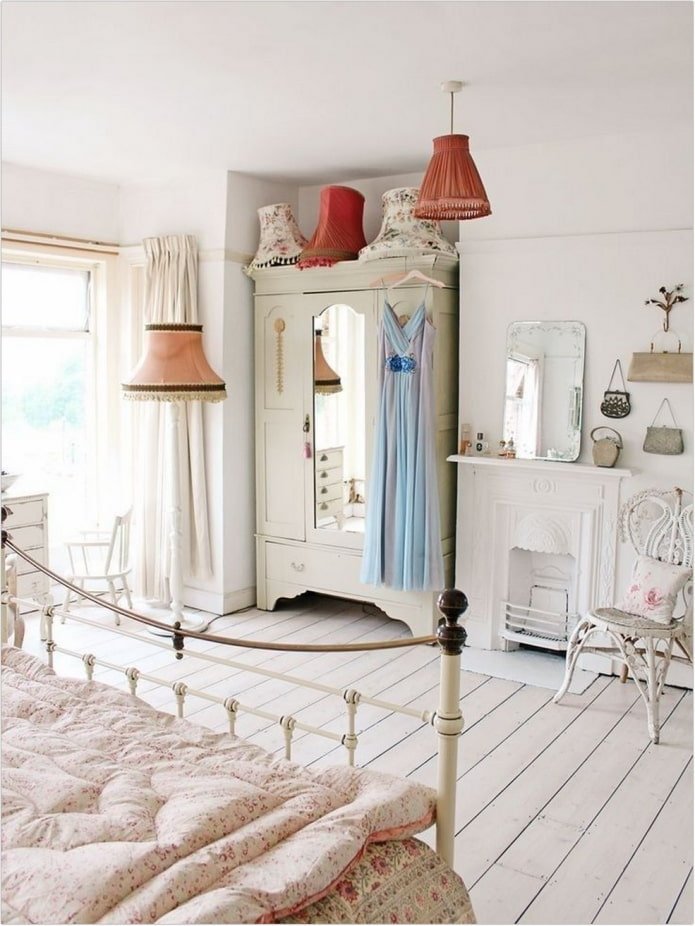 guarda-roupa vintage no quarto
