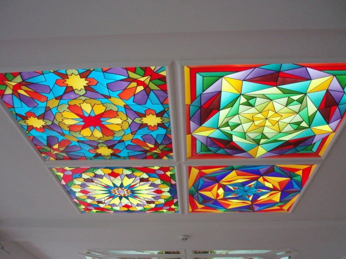 vitral com padrão abstrato
