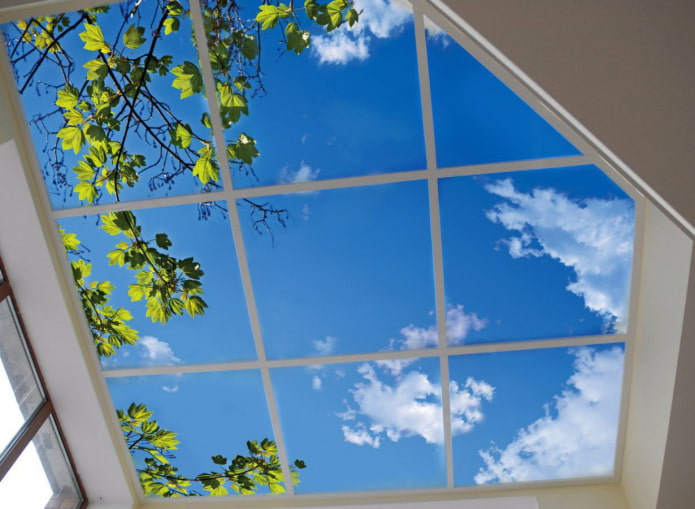 vitral com imagem do céu
