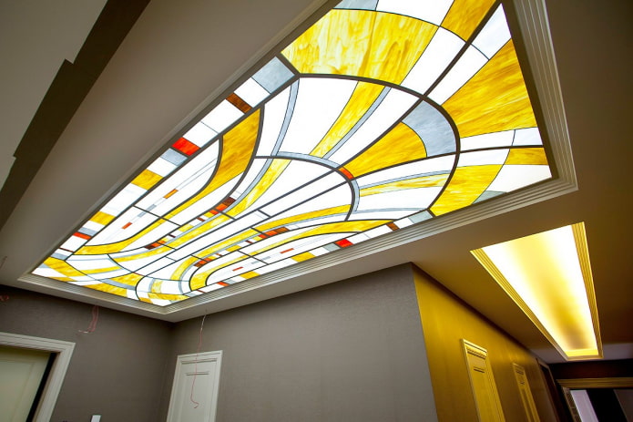 estrutura suspensa de vitral