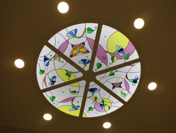 construção de vitral com iluminação pontual