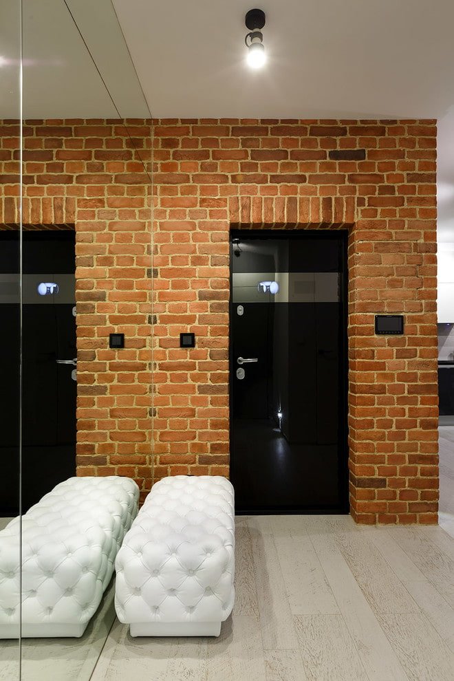 decoração de porta com tijolo decorativo no interior
