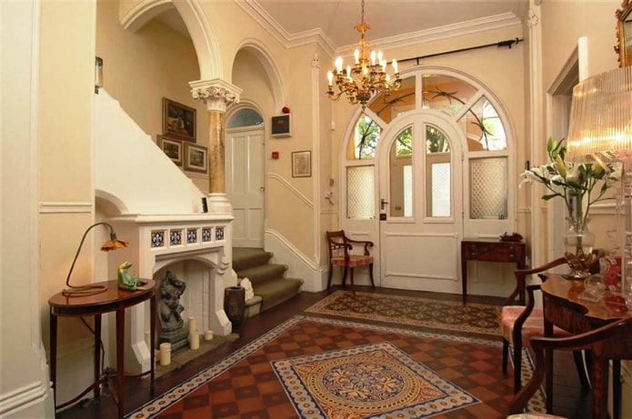 portas de entrada com arco no interior