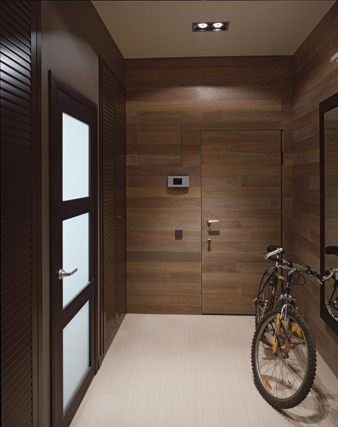 decoração de porta com laminado no interior