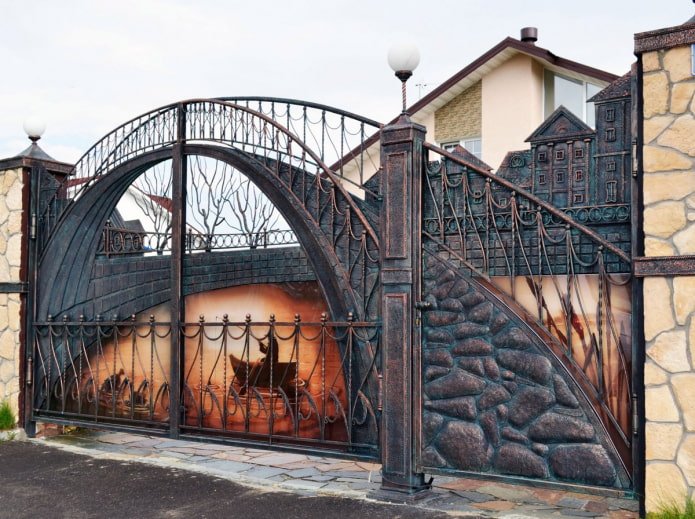 portão em forma de ponte