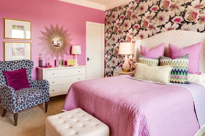 Papel de parede combinado no quarto: liso e estampado