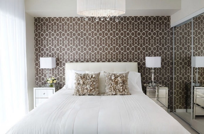 Papel de parede no interior do quarto: ornamento