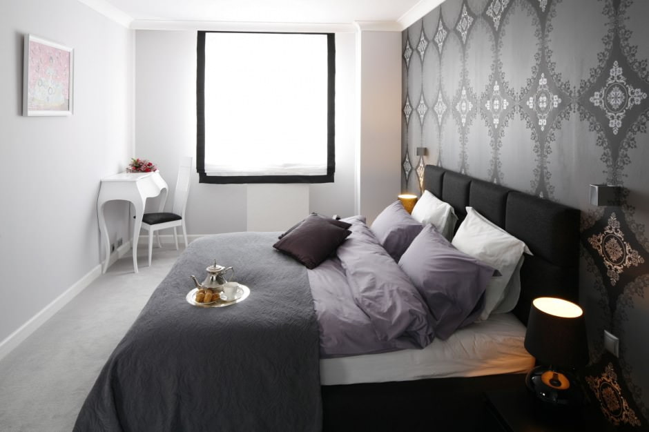 decoração de quarto com papel de parede cinza