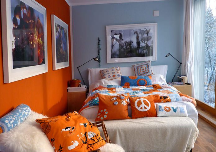 Papel de parede combinado de cores diferentes no quarto
