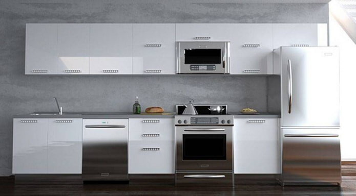 Lava-louças prateada no design da cozinha