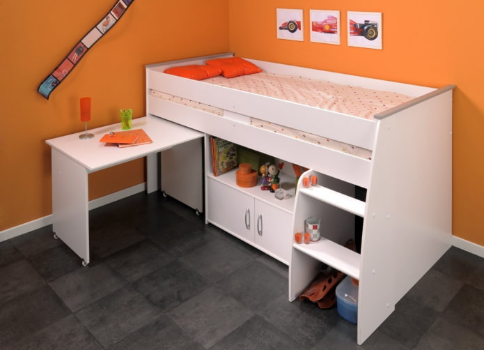 escrivaninha retrátil embutida na cama