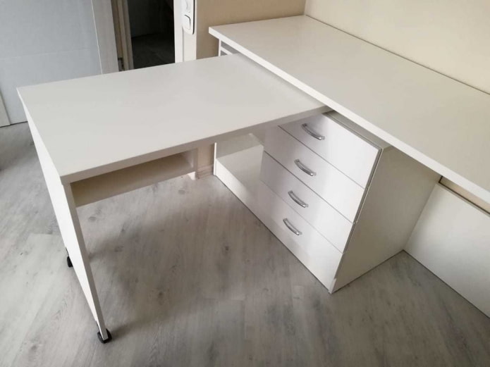 mesa retrátil no interior