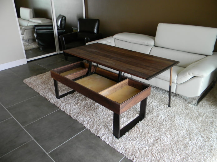 mesa retrátil no interior