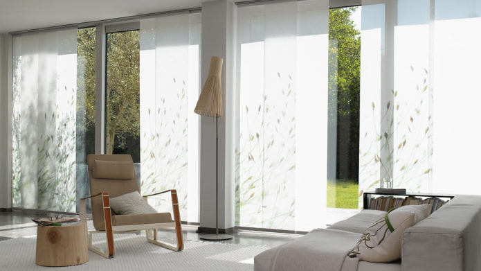 Painéis japoneses no interior em estilo ecológico