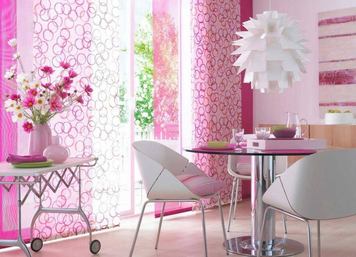 painéis japoneses rosa no interior