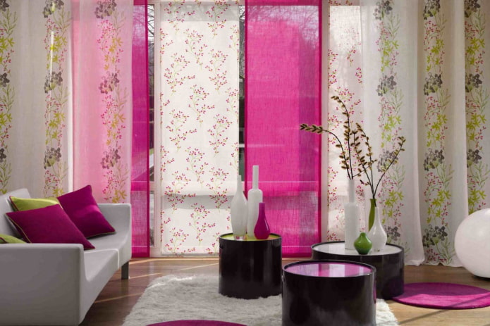 combinação de painéis japoneses com cortinas