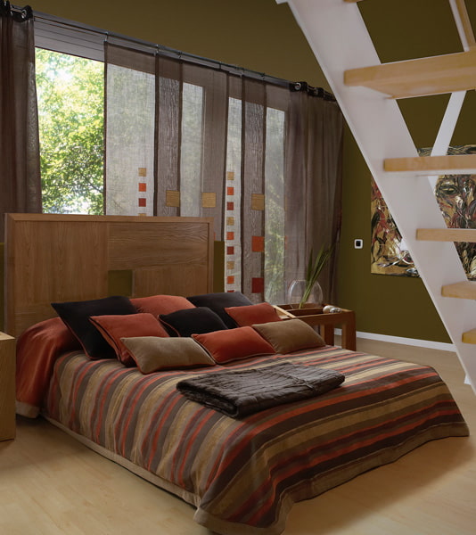 combinação de painéis japoneses com cortinas