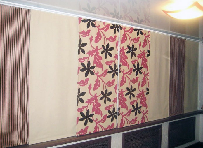 Painéis japoneses curtos na loggia