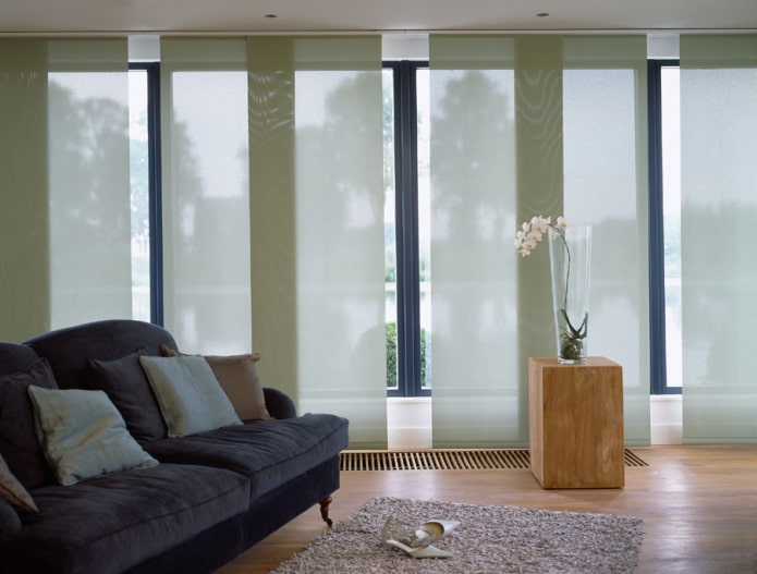 Cortinas monocromáticas japonesas no interior