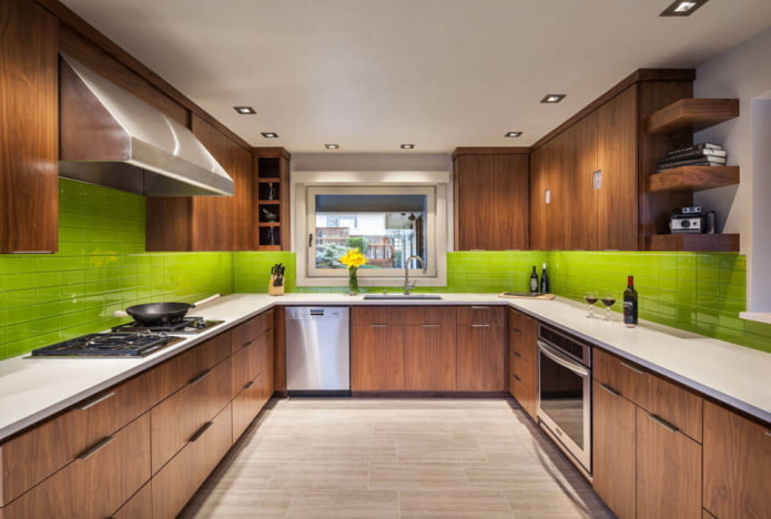 design de cozinha em tons de verde e marrom