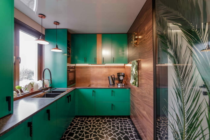 design de cozinha em tons de verde e marrom
