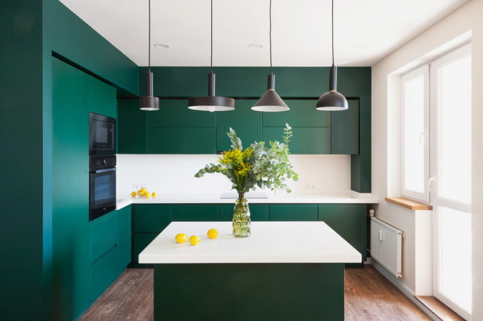 design de cozinha em tons de verde escuro