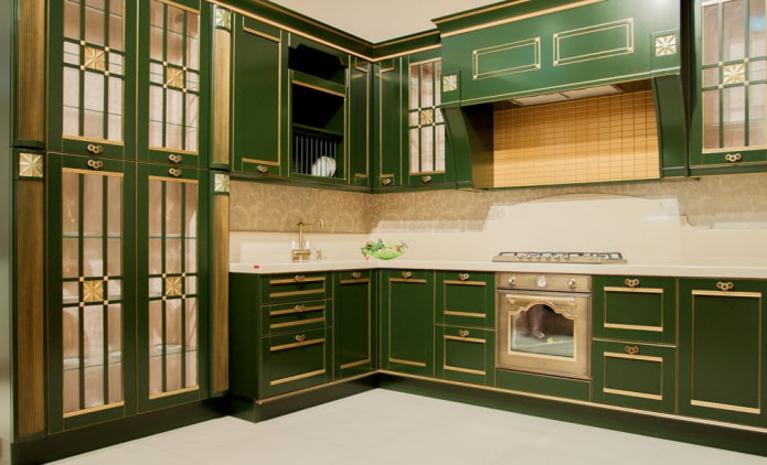 interior da cozinha em tons de bege e verde