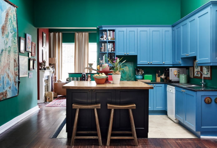 design de cozinha em tons de azul esverdeado