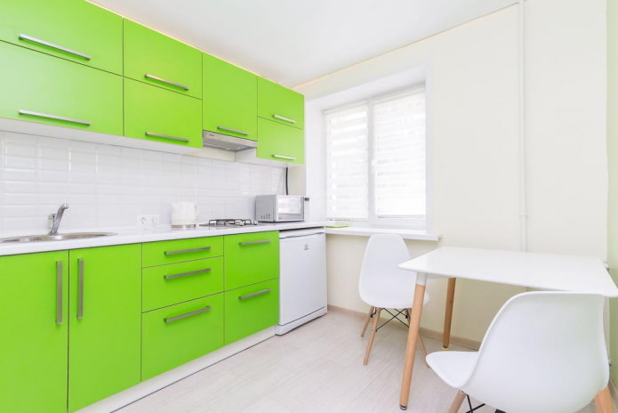 design de cozinha em tons de verde brilhante