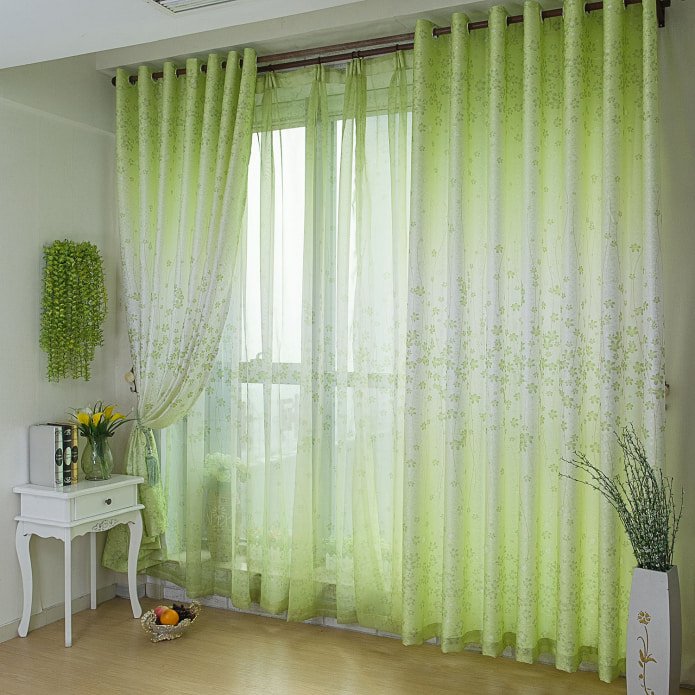cortina de voile com padrão floral
