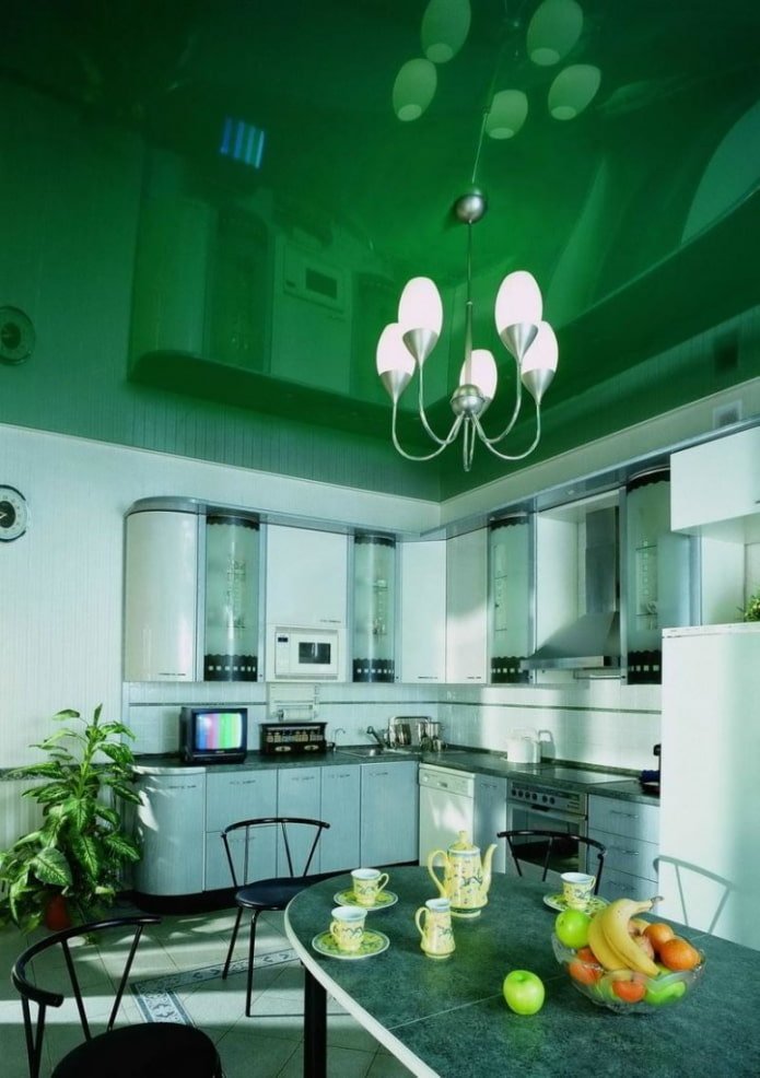 teto tenso verde no interior