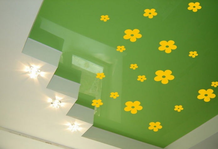 design de teto amarelo-verde