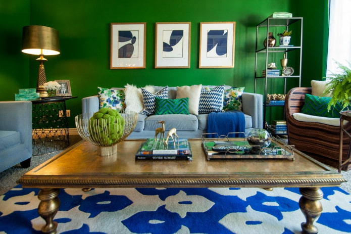 sala de estar azul-esverdeada brilhante