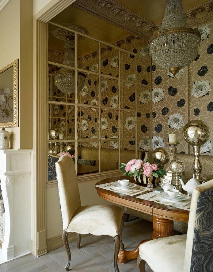 Azulejos de espelho no interior