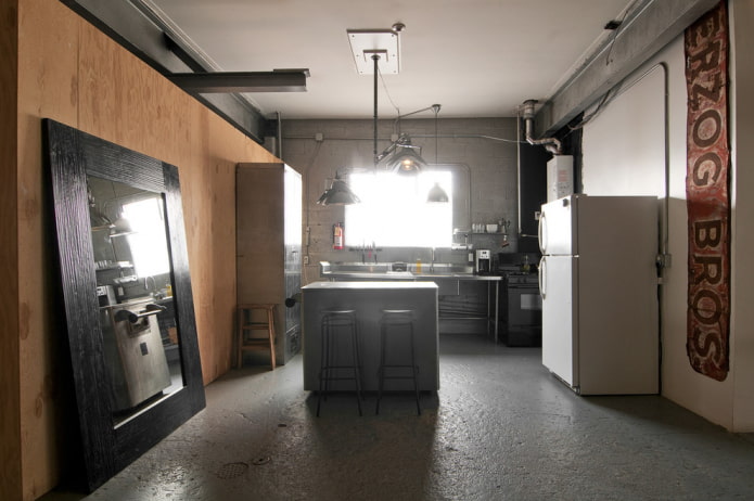 espelho no interior da cozinha em estilo loft