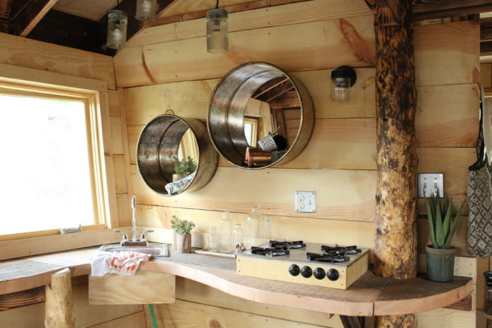 decoração de espelho no interior da cozinha