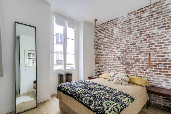 espelho no quarto em estilo loft
