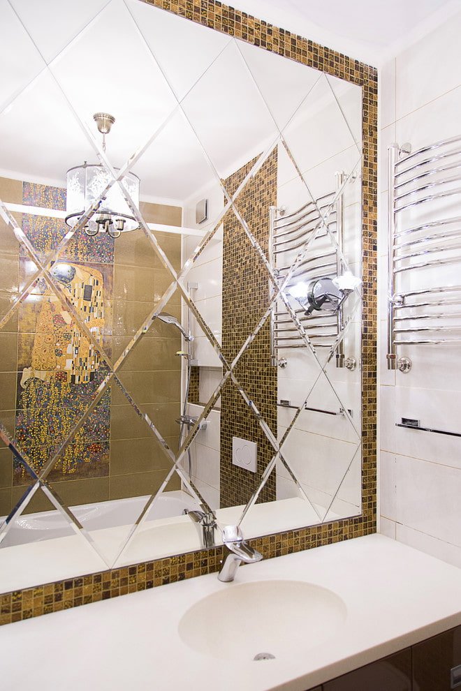 espelho com gravação de diamante no interior