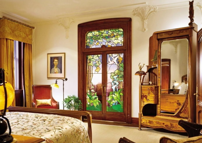 espelho no quarto em estilo moderno