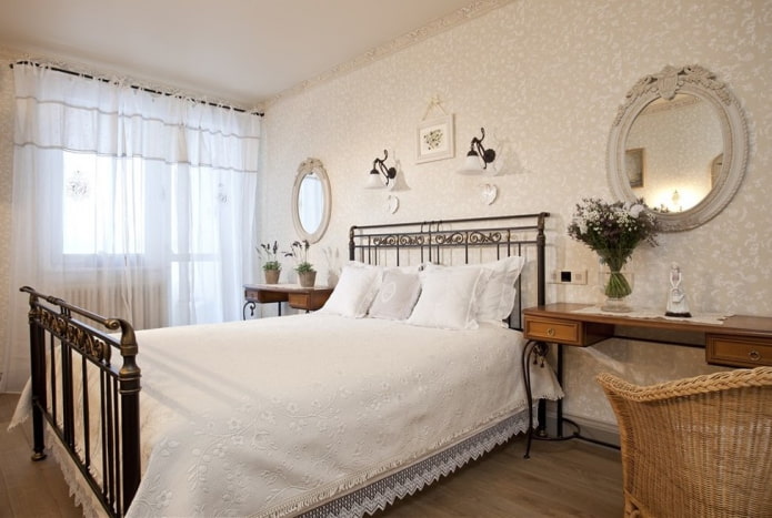 espelhos no quarto no estilo provençal