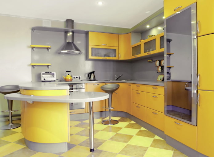 interior da cozinha em tons de amarelo e cinza