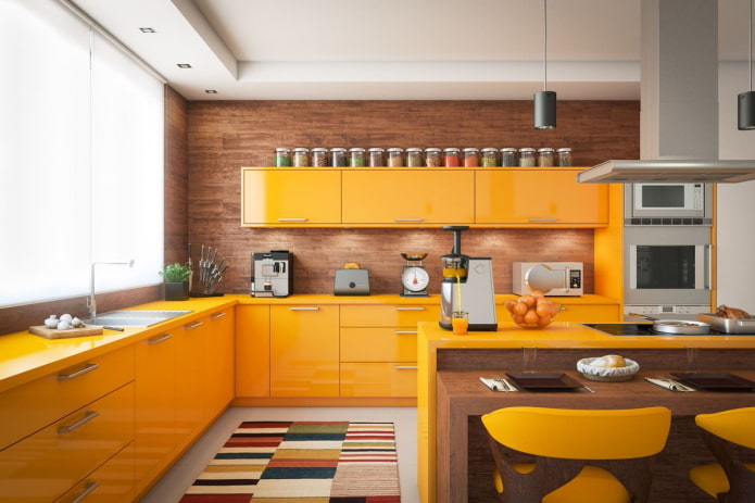 interior da cozinha em tons de amarelo