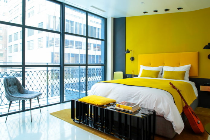 quarto amarelo em estilo moderno