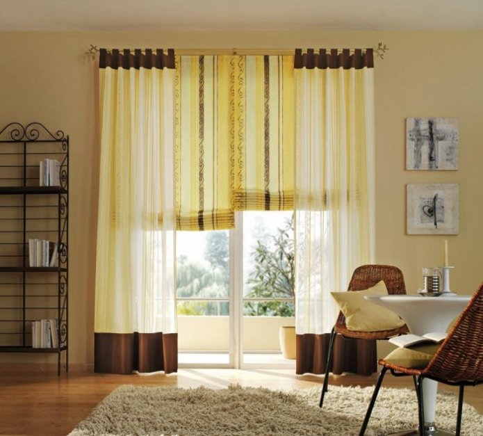 Cortinas amarelas e marrons