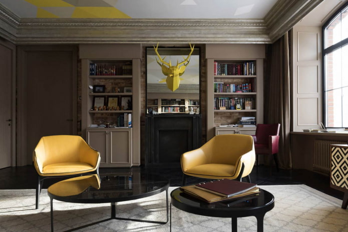 Sala de estar em estilo escandinavo com poltronas de couro amarelo