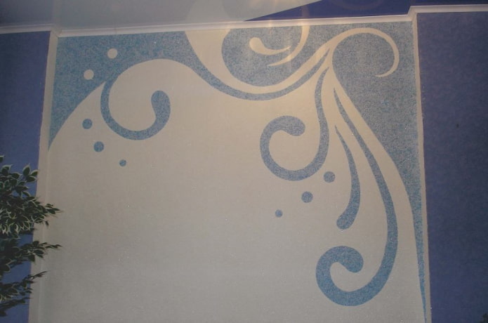 papel de parede branco com padrão azul