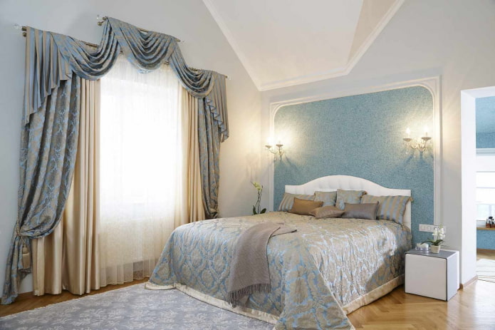 papel de parede líquido azul decorado com molduras