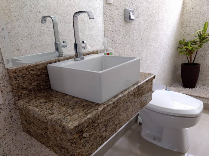 vaso sanitário com papel de parede líquido