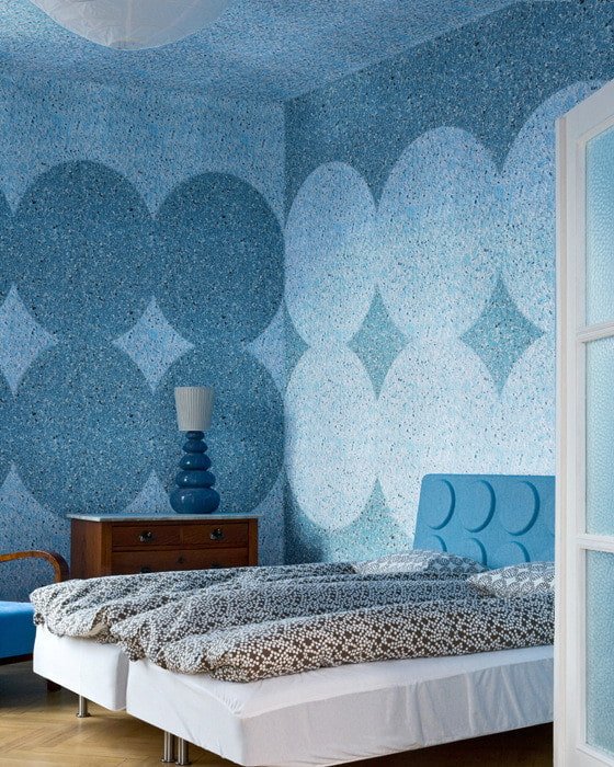 papel de parede azul no quarto