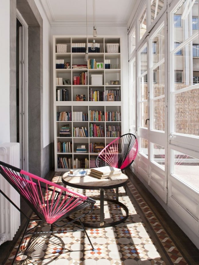 Mini biblioteca na varanda